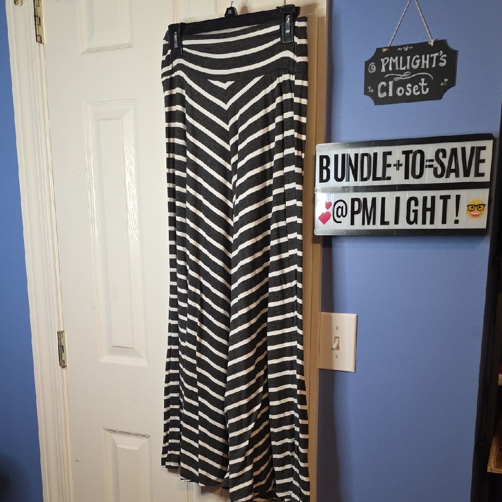 AB Studio Striped Dark Gray and White Maxi Skirt Large Chevron